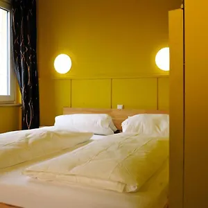 Hotel Happy End, München